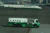 Kaohsiung International Airport - Supply truck - by Michel Teiten ( www.mablehome.com )