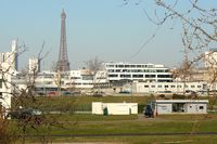 Paris Issy-les-Moulineaux Airport - Heliport Paris-Issy with the Eiffel Tower in the background - by Michel Teiten ( www.mablehome.com )