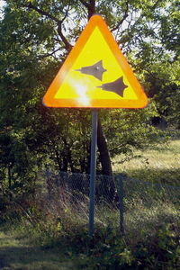 Bunge Airport, Bunge Sweden (ESVB) - Funny roadsign at the entrance of Bunge airfield at the northern end of the island of Gotland, Sweden. - by Henk van Capelle
