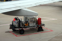 Dallas/fort Worth International Airport (DFW) - fueling - by Dawei Sun