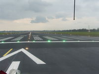 Rotterdam Airport - runway 24 - by ghans