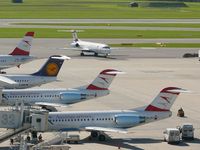 Vienna International Airport, Vienna Austria (LOWW) - au parking Austrian - by Jean Goubet/FRENCHSKY