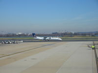 Ronald Reagan Washington National Airport (DCA) - United Dash-8 taxi DCA - by Ronald Barker