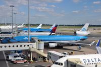 Amsterdam Schiphol Airport, Haarlemmermeer, near Amsterdam Netherlands (EHAM) - Schiphol Amsterdam Platform - by Jan Lefers