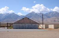 Independence Airport (2O7) - Nice view on the south eastern sierra - by olivier Cortot