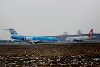 Stuttgart Echterdingen Airport - A kind of rush hour at the end of rwy 07.... - by Holger Zengler