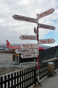 Kangerlussuaq Airport (Søndre Strømfjord Airport), Kangerlussuaq (Søndre Strømfjord) Greenland (BGSF) - Short trip to the North Pole? Air Greenland's OY-GRN in the background. - by Tomas Milosch