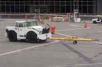 Queenstown Airport - Tug - by Micha Lueck