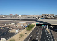 Phoenix Sky Harbor International Airport (PHX) - the terminals are located between the runways - by olivier Cortot