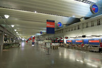 Minneapolis-st Paul Intl/wold-chamberlain Airport (MSP) - Midnight arrival, and the terminal is deserted - by Micha Lueck