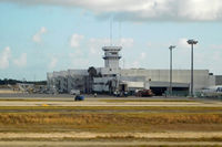 Cancún International Airport - Cancun - by Micha Lueck