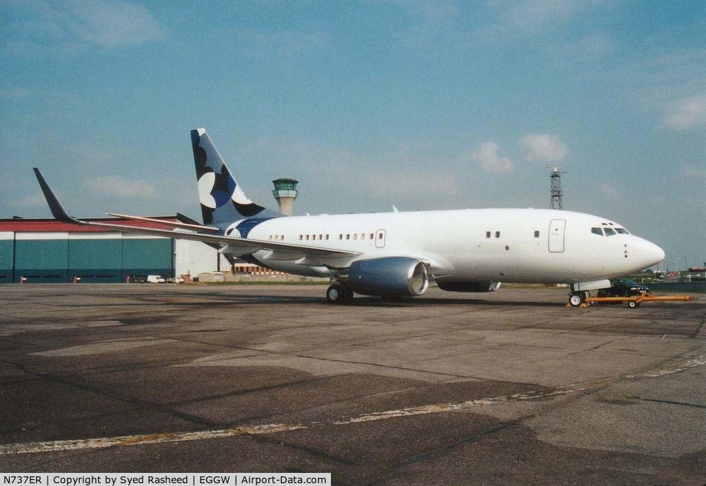 N737ER, 2000 Boeing 737-7CJ C/N 30754, ALJ Group BBJ 1 on ground in Luton @ Signature Ramp
