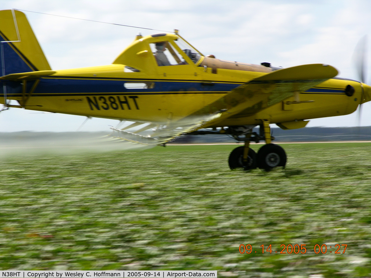 N38HT, Air Tractor Inc AT-402B C/N 402B-1011, Lee Denham at the controls of Air Tractor N38HT, College