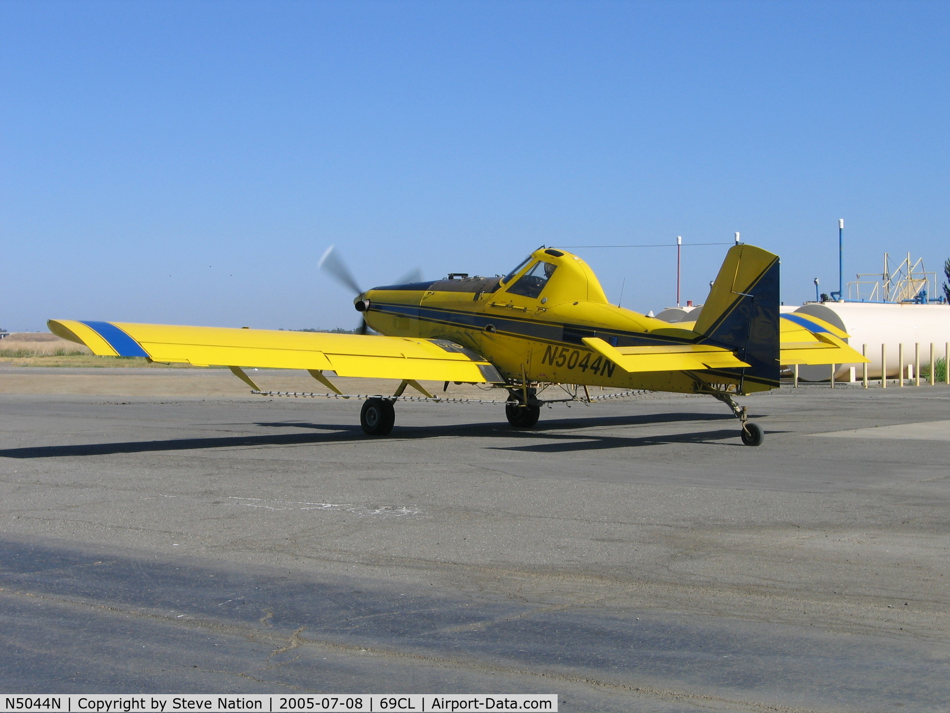 N5044N, 1997 Air Tractor Inc AT-502B C/N 502B-0452, Growers Air Service 1997 Air tractor AT-502 taxiis out for spray run at airstrip SE of Woodland, CA