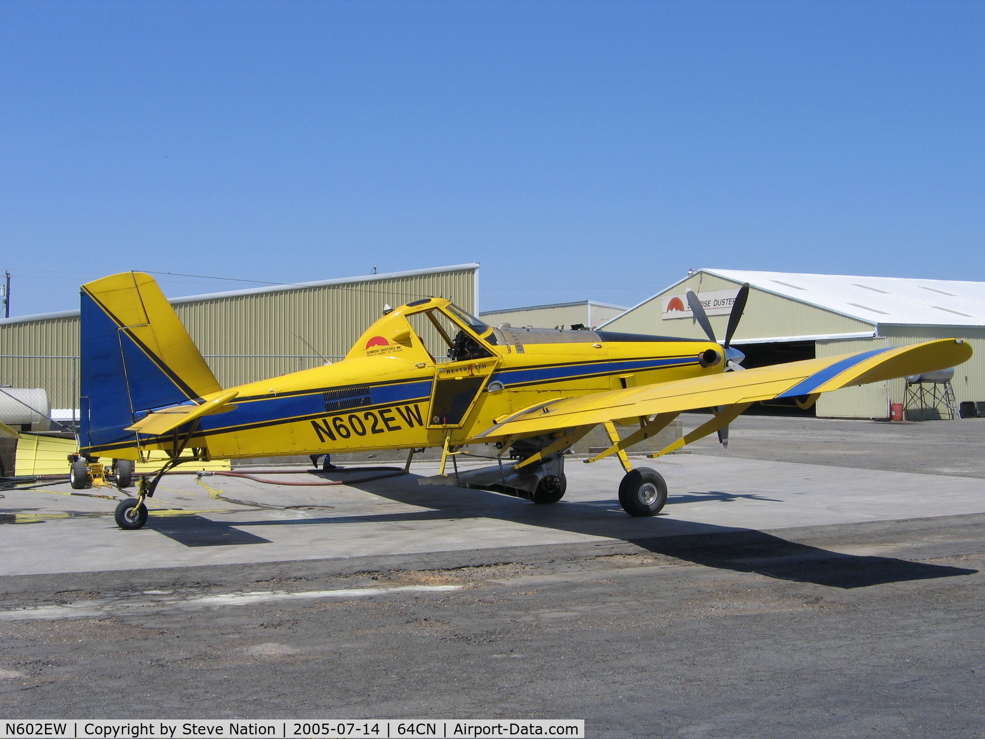N602EW, 2000 Air Tractor Inc AT-602 C/N 602-0566, Sunrise Dusters 2000 Air Tractor AT-602 rigged for rice seeding at Knight's Landing, CA