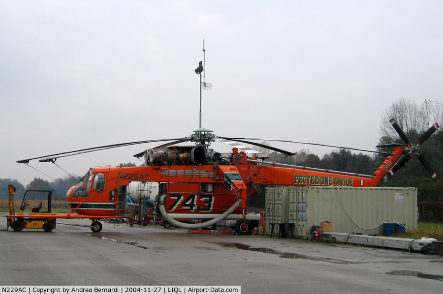 N229AC, 2001 Erickson S64E Skycrane C/N 64018, Based at Lucca Tassignano Airport and used for fire fighting around Italy