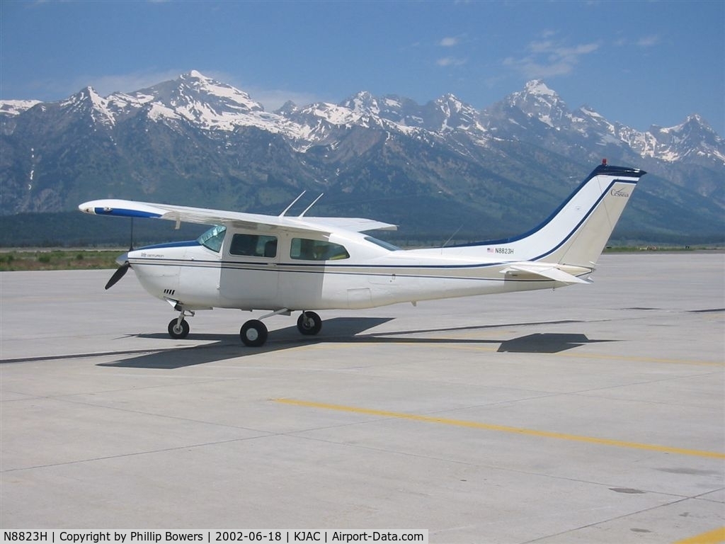 N8823H, 1970 Cessna T210K Turbo Centurion C/N 21059314, 6/2002 Jackson Hole,(KJAC) Jackson Hole, Wyoming - Grand Tetons - (1970 factory paint scheme)