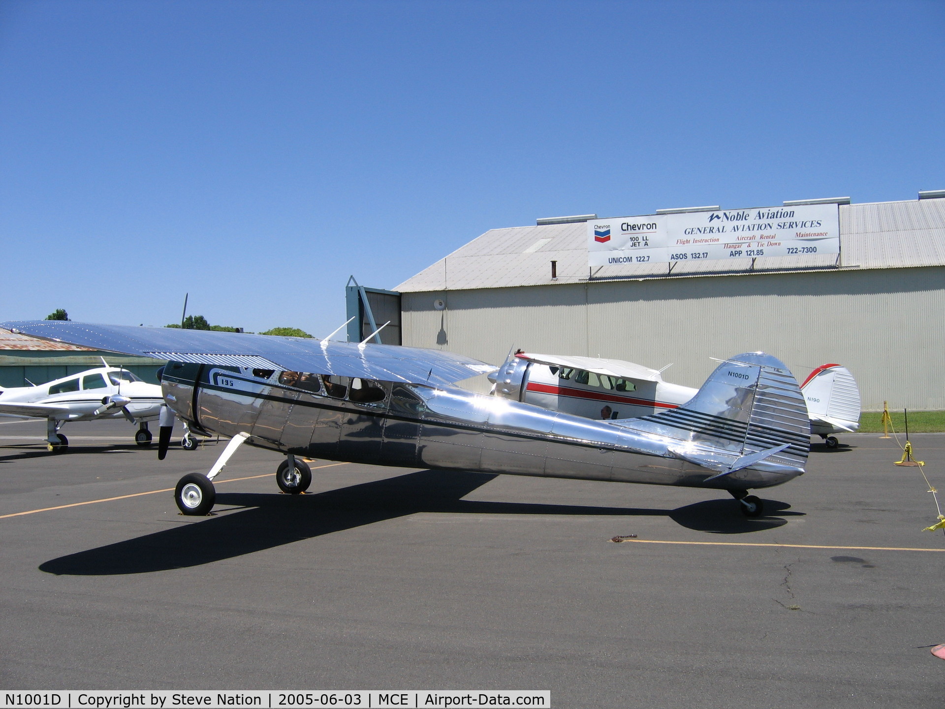 N1001D, 1950 Cessna 195A C/N 7609, Michael Bell's 1950 Cessna 195A at Merced,CA