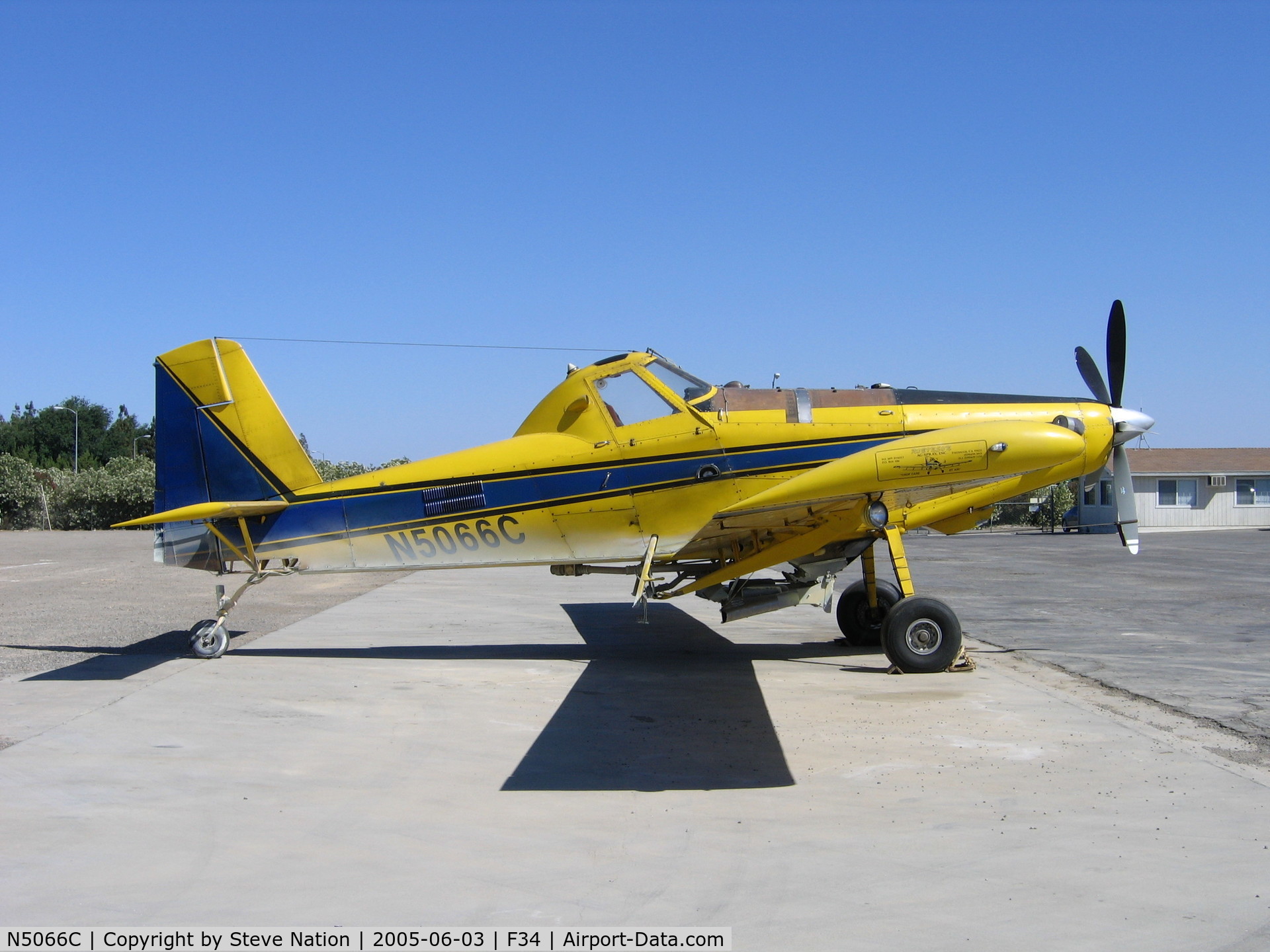 N5066C, 1997 Air Tractor Inc AT-802A C/N 802A-0045, Robinson Ag Spray 1997 Air Tractor AT-802 with spreader at Firebaugh, CA