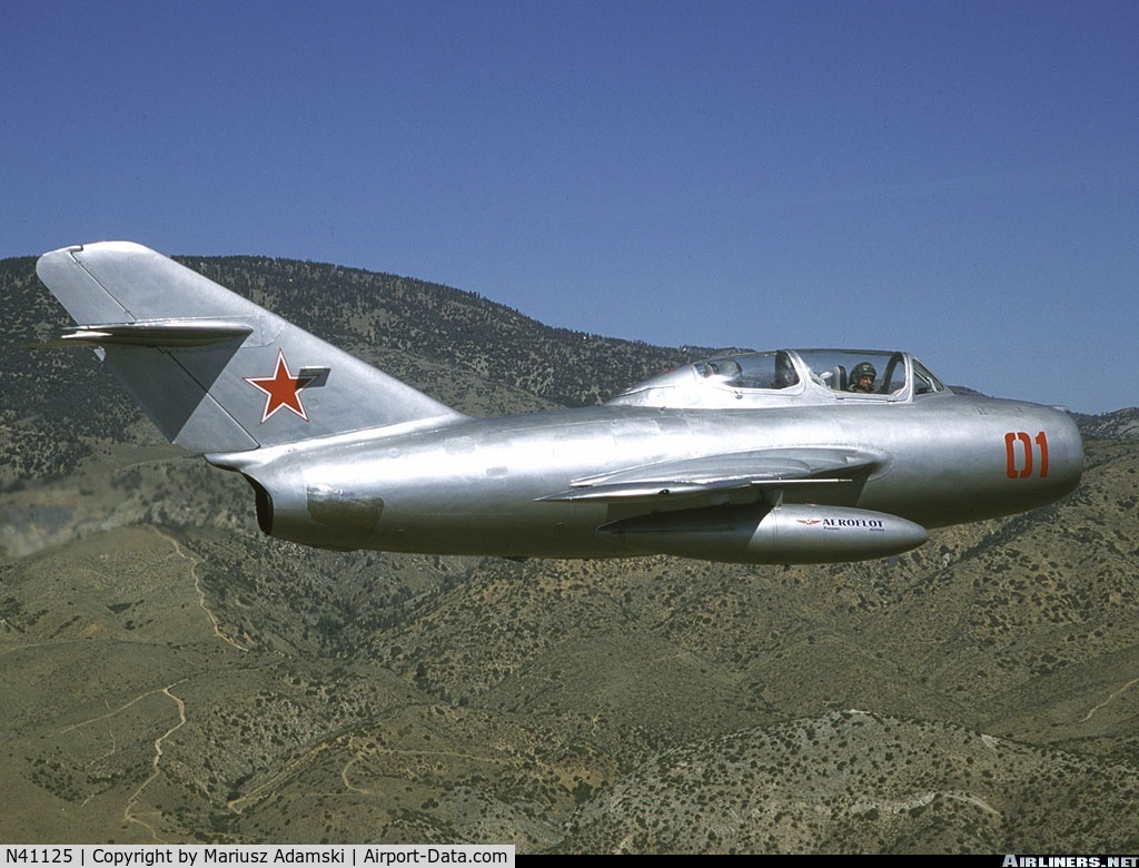 N41125, 1954 PZL-Mielec SBLim-2 (MiG-15UTI) C/N 242266, MiG-15 UTI in flight over Mojave desert