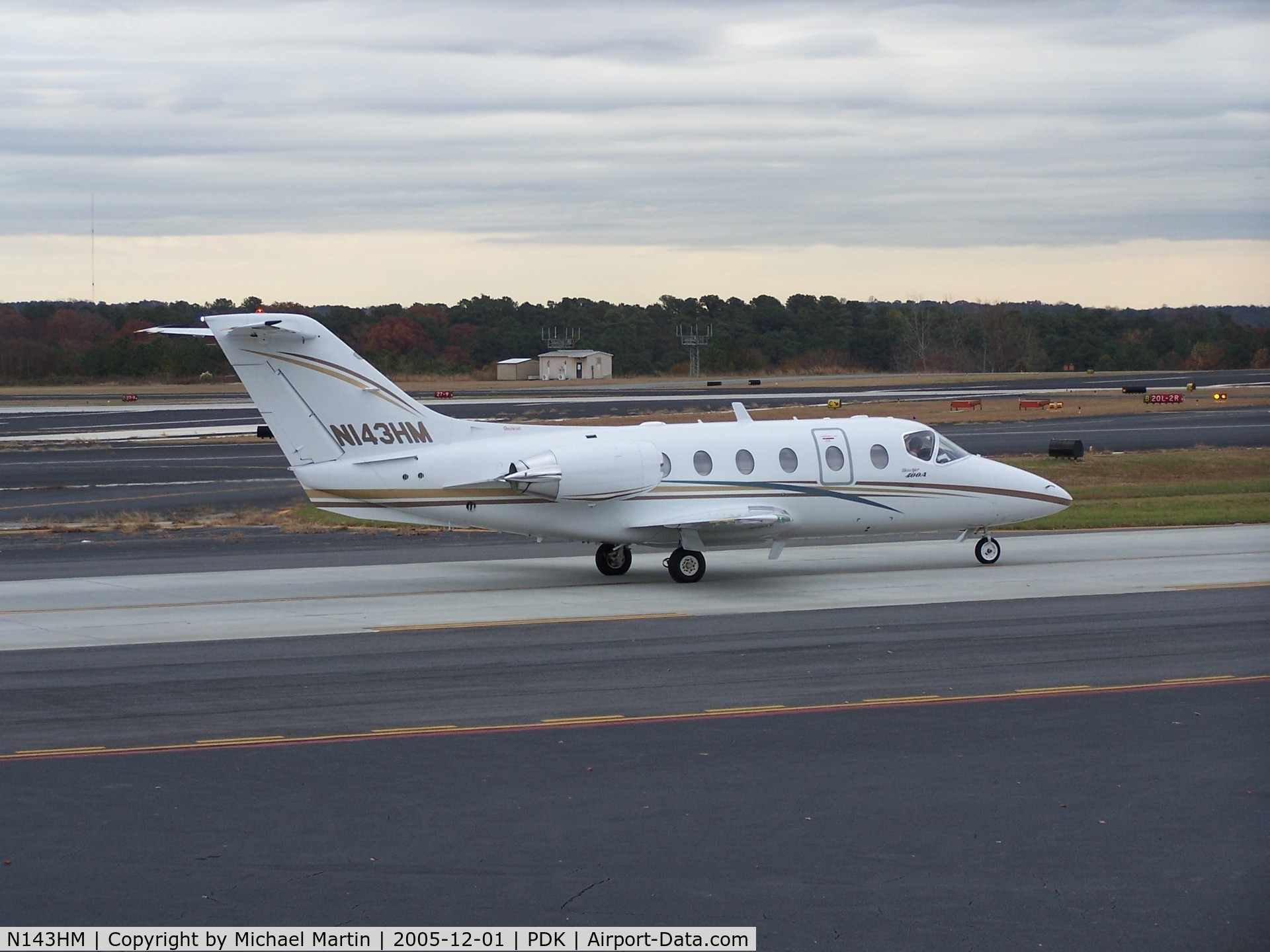 N143HM, 1998 Raytheon Aircraft Company 400A C/N RK-205, Taxing to Runway 2L