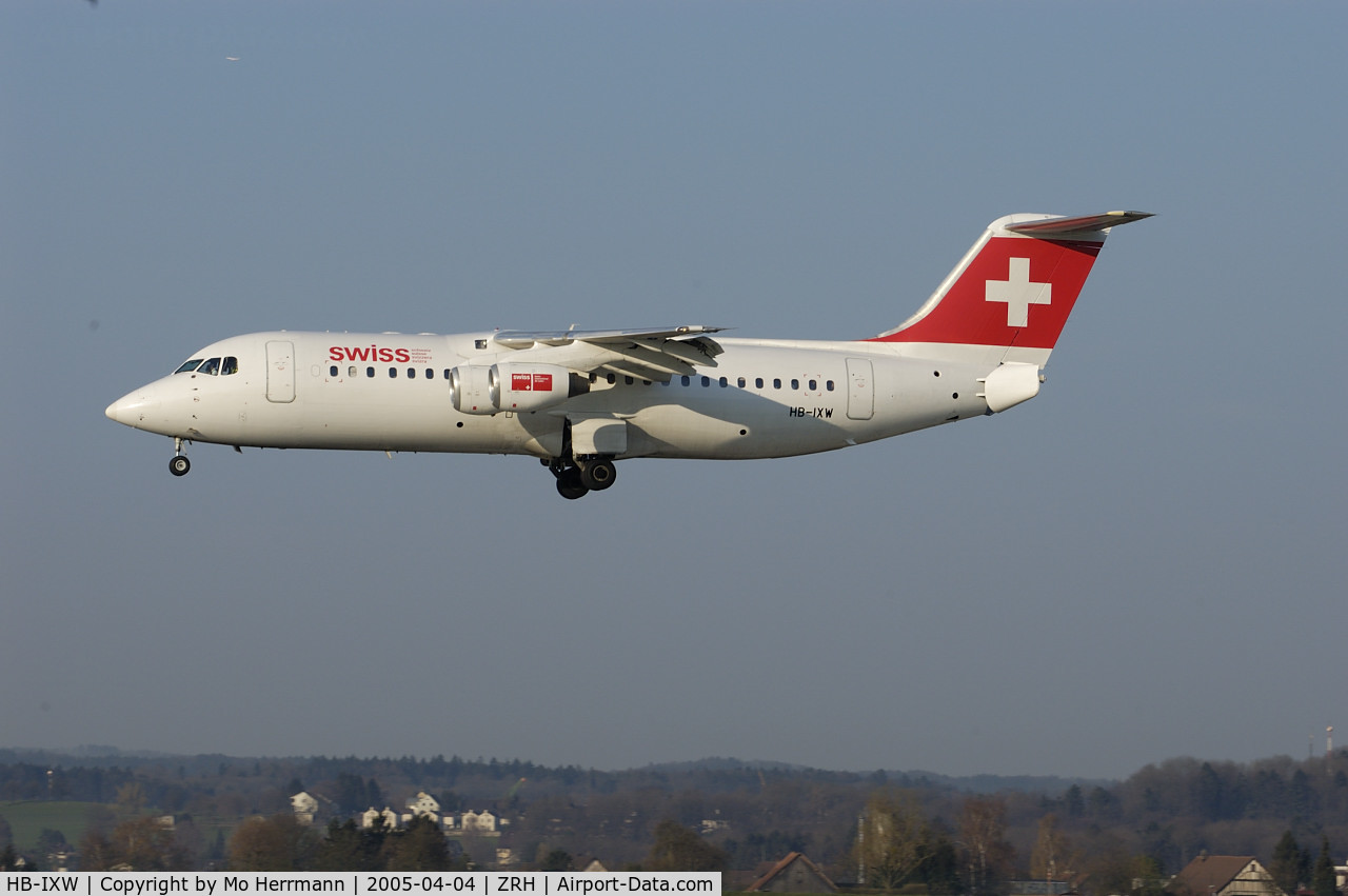 HB-IXW, 1995 British Aerospace Avro 146-RJ100 C/N E3272, Swiss RJ100 in Zurich