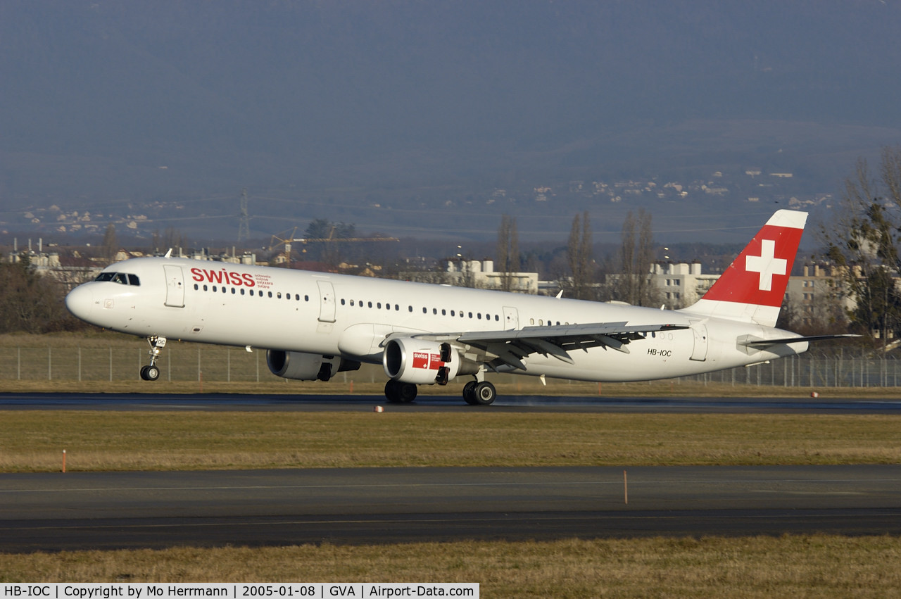 HB-IOC, 1995 Airbus A321-111 C/N 520, Swiss A321 at Geneva