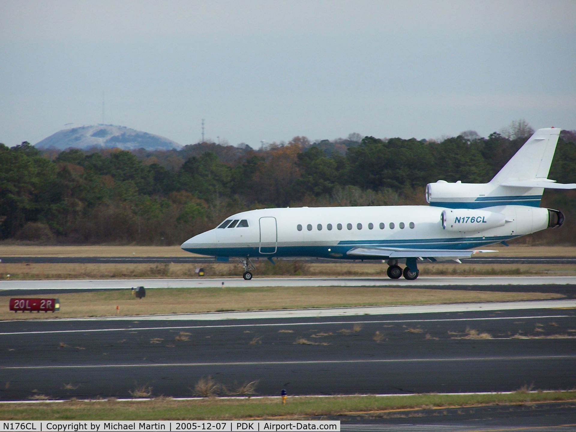 N176CL, 2002 Dassault Falcon 900EX C/N 110, Arriving PDK on 2R with Stone Mountain in the distance.