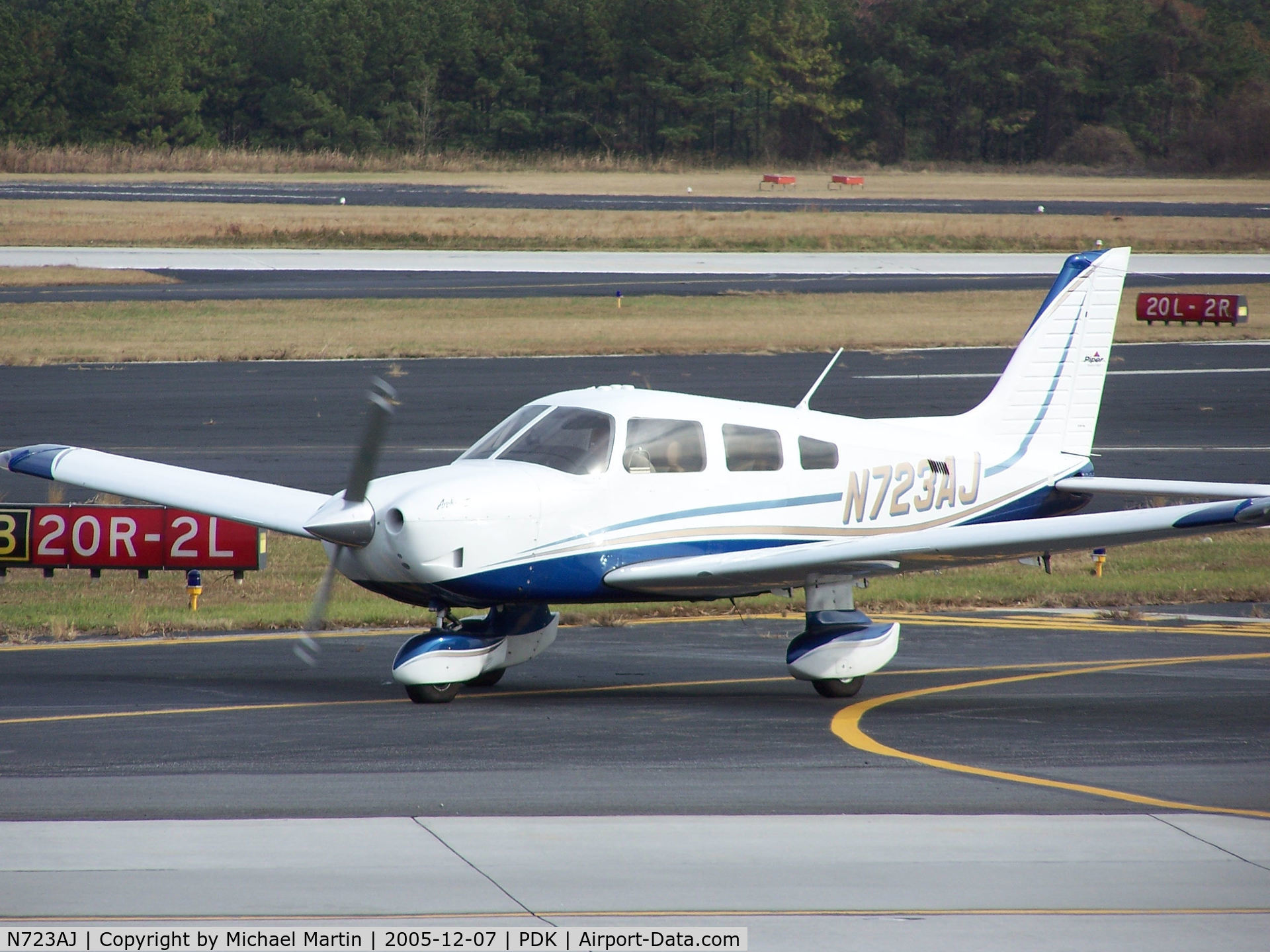 N723AJ, 2005 Piper PA-28-181 Archer III C/N 2843613, Taxing to Epps Air Service