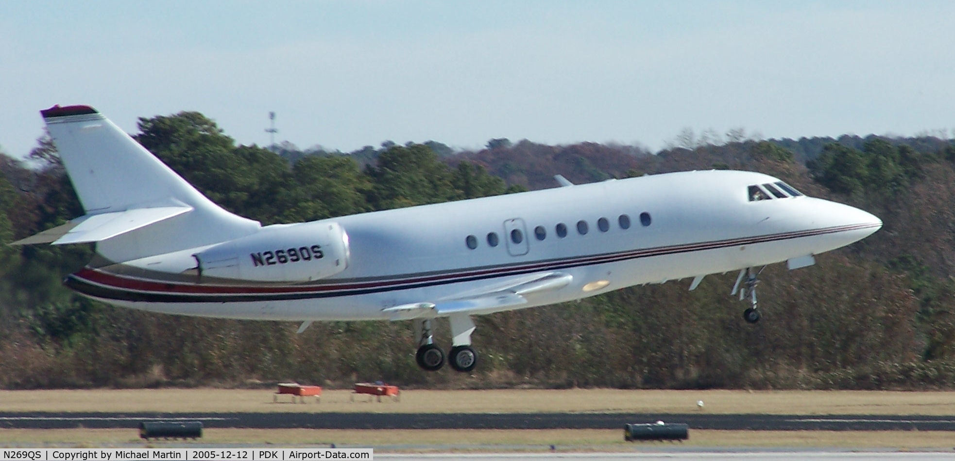 N269QS, 2002 Dassault Falcon 2000 C/N 169, Departing PDK on 20L
