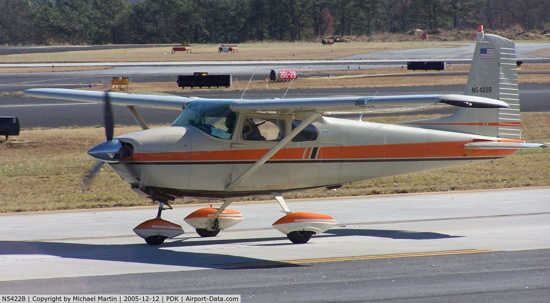 N5422B, 1956 Cessna 182 Skylane C/N 33422, Taxing back from flight