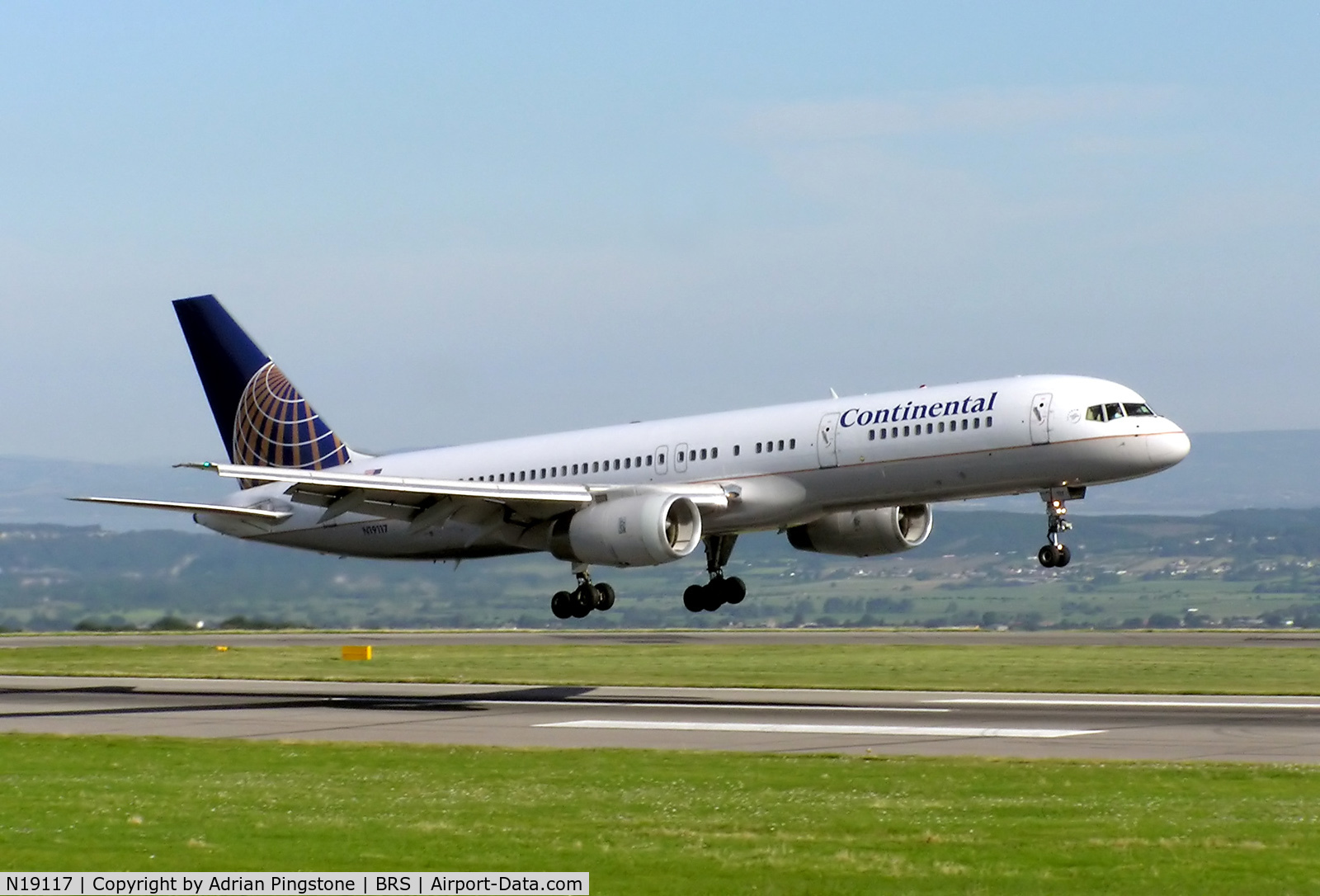 N19117, 1996 Boeing 757-224 C/N 27559, Continental Airlines Boeing 757-200 lands from New York at Bristol International Airport, Bristol, England in August 2005