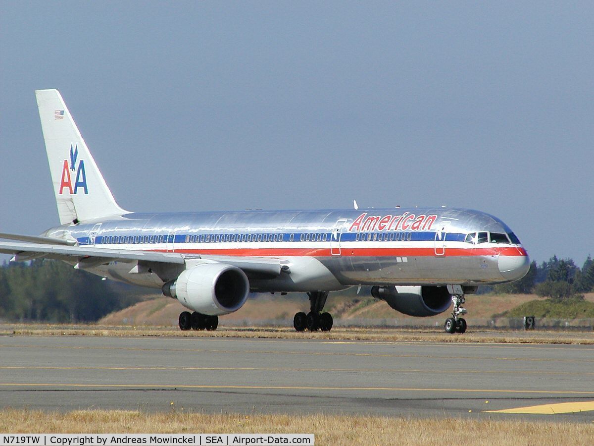 N719TW, 1999 Boeing 757-231 C/N 28487, American Airlines Boeing 757 at Seattle-Tacoma International Airport