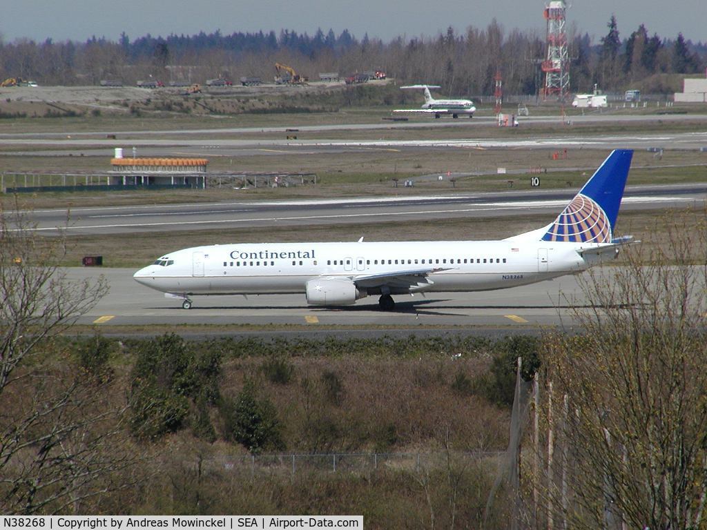 N38268, 2001 Boeing 737-824 C/N 31587, Continental Airlines Boeing 737 at Seattle-Tacoma International Airport