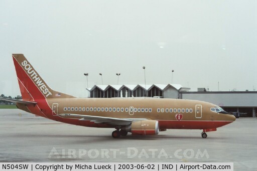N504SW, 1990 Boeing 737-5H4 C/N 24181, Southwest's old paint scheme is a matter of taste...