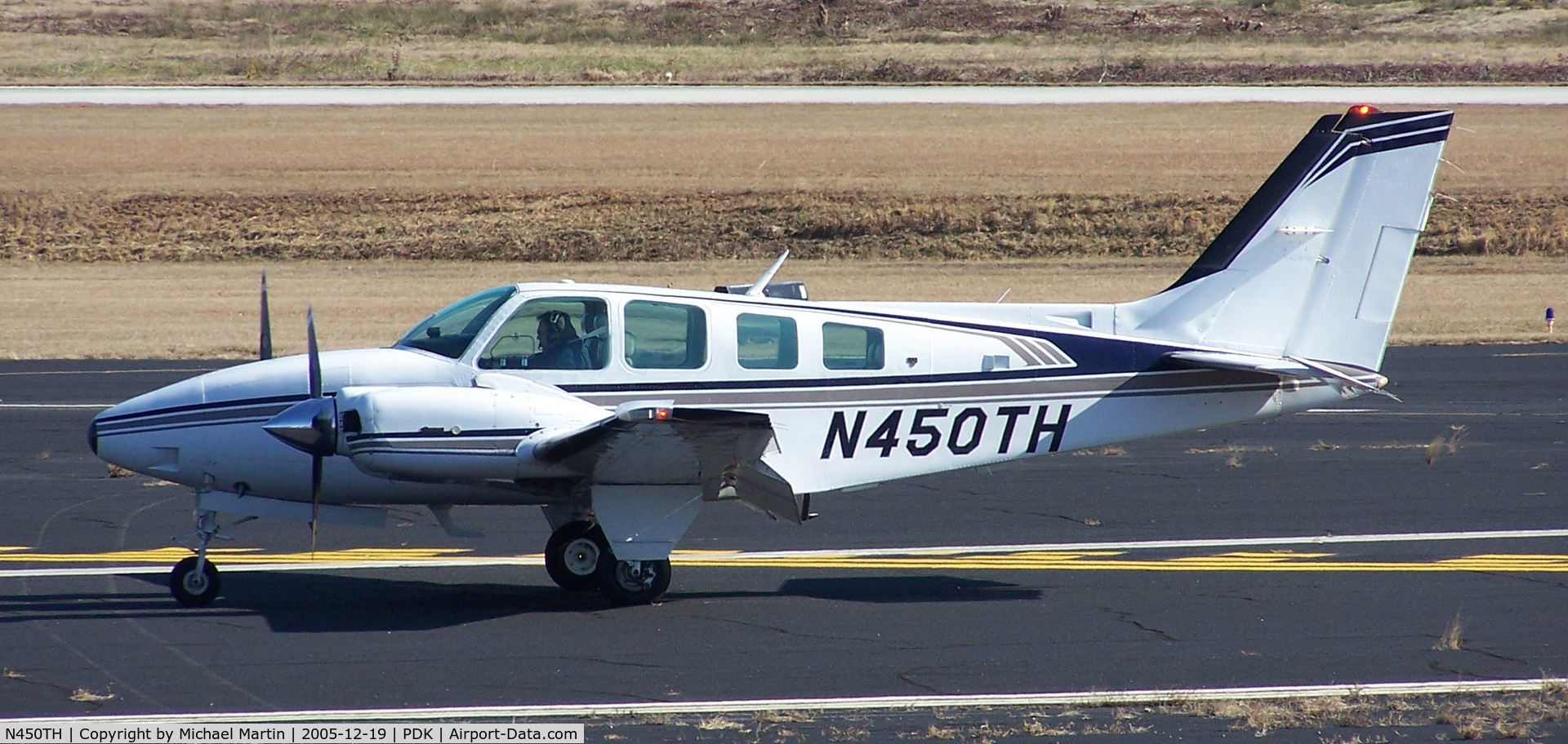 N450TH, 1981 Beech 58 Baron C/N TH-1298, Taxing back from flight