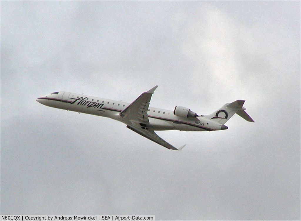 N601QX, 2000 Bombardier CRJ-701 (CL-600-2C10) Regional Jet C/N 10009, Horizon CRJ-700 departing Seattle-Tacoma International Airport.
