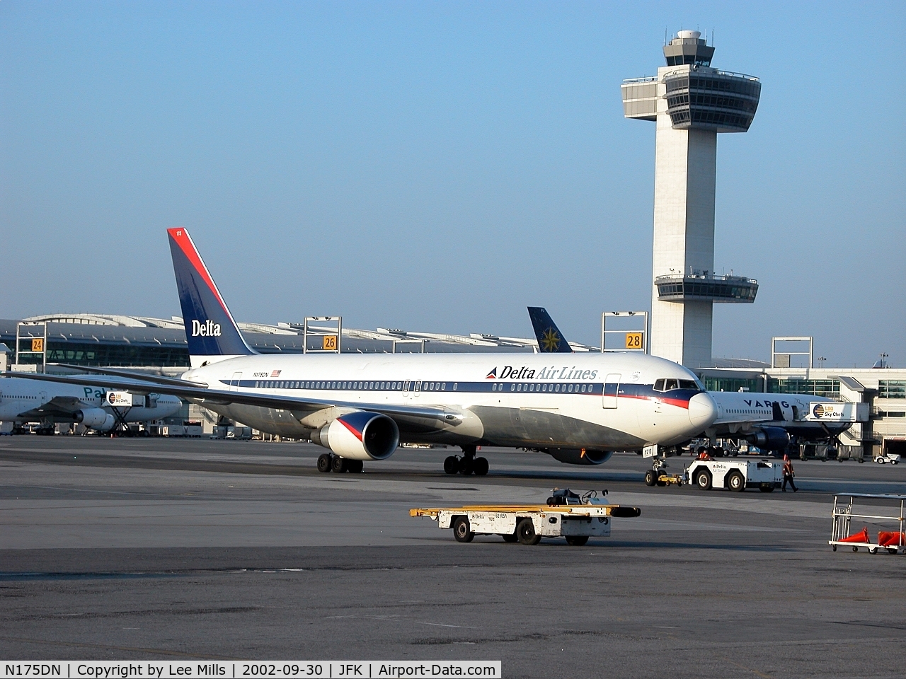 N175DN, 1990 Boeing 767-332 C/N 24803, Being pushed back in JFK