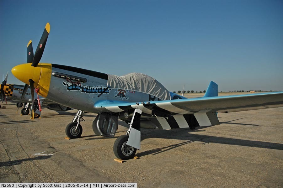 N2580, 1967 North American F-51D Mustang C/N AF-67-22580, Early morning at Shafter Ca.