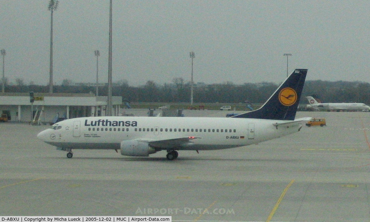 D-ABXU, 1989 Boeing 737-330 C/N 24282, Arriving at Munich