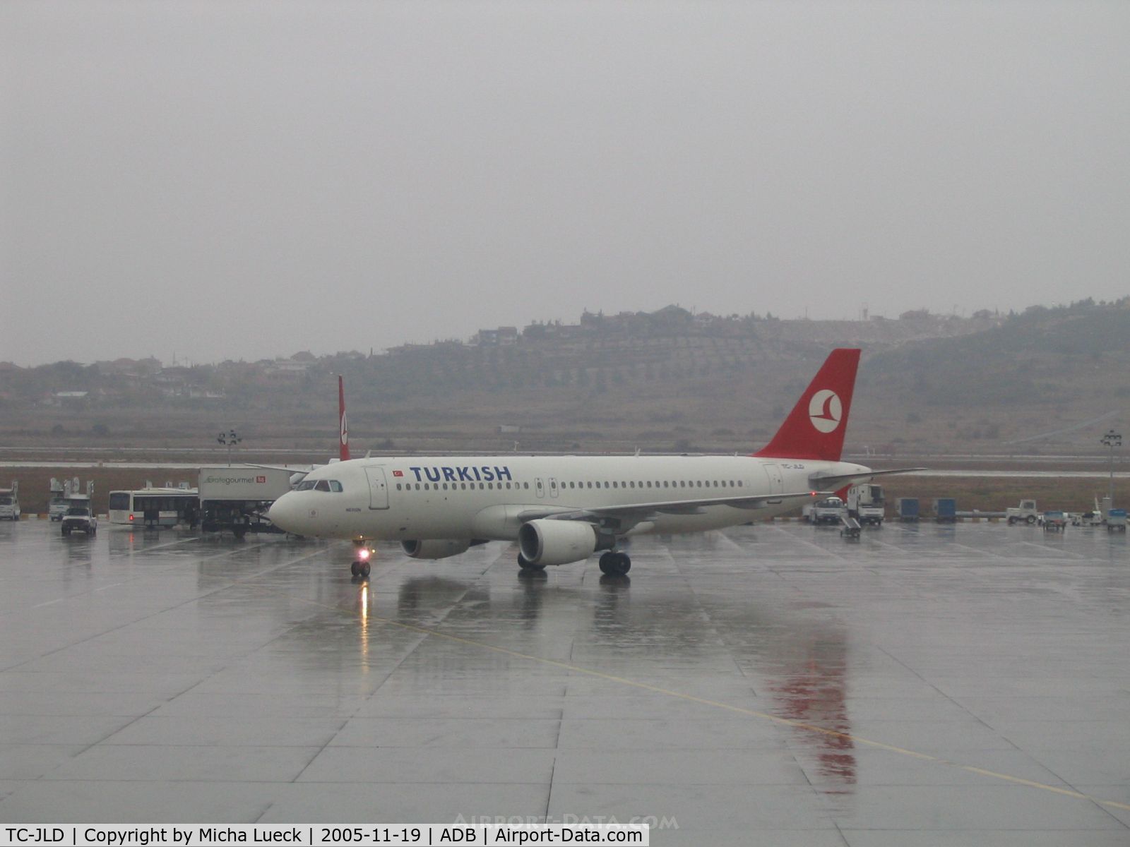 TC-JLD, 1996 Airbus A320-214 C/N 574, Arriving in Izmir