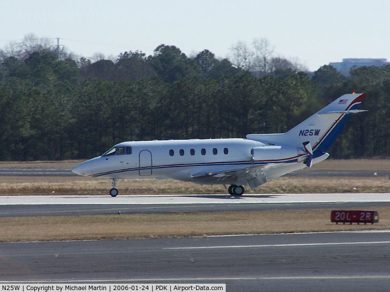 N25W, 2003 Raytheon Hawker 800XP C/N 258626, Landing PDK on 2R with airbrakes extended