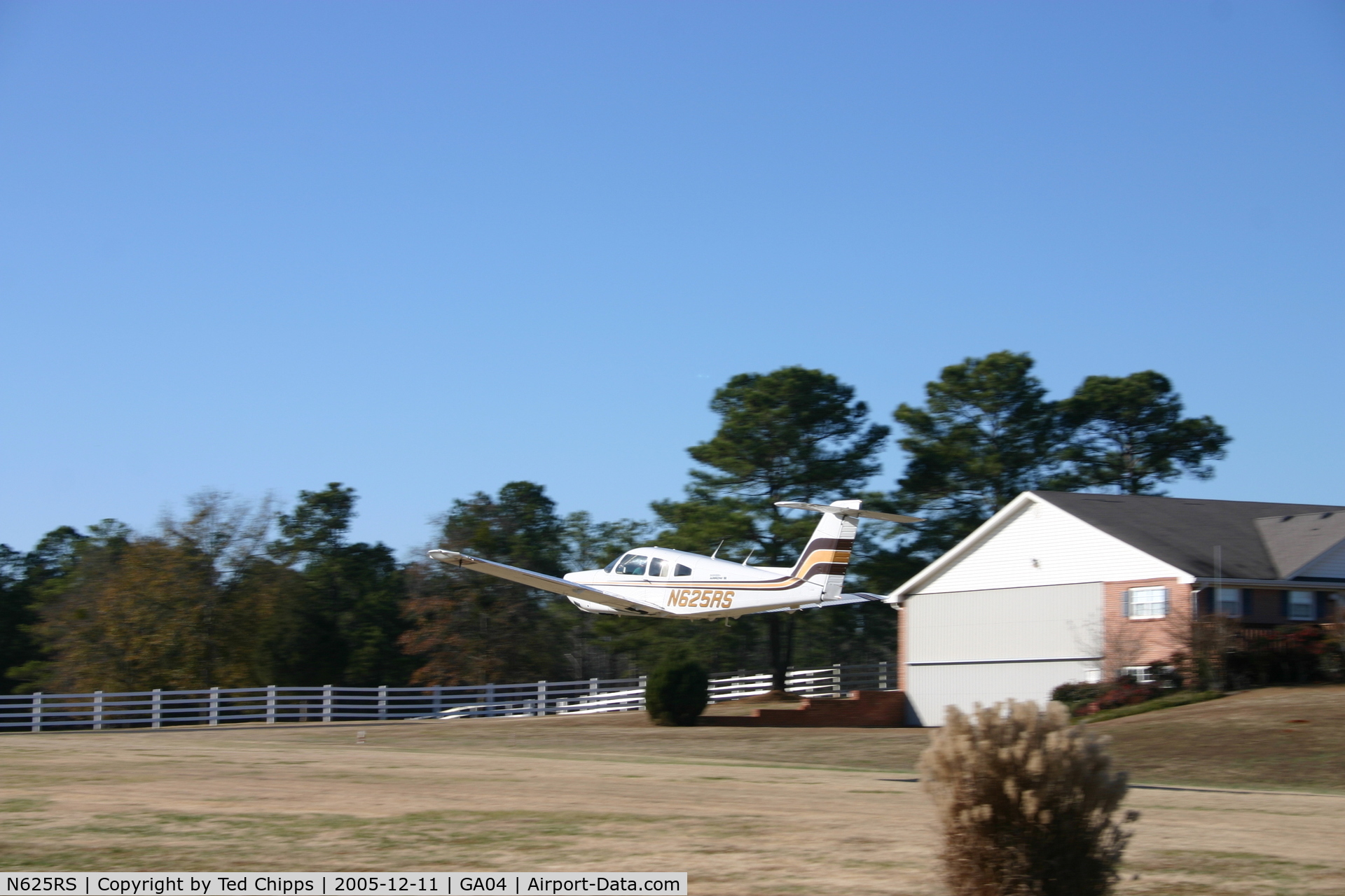 N625RS, 1979 Piper PA-28RT-201 Arrow IV C/N 28R-7918253, Low Pass at Mallard's Landing Fly-in Community