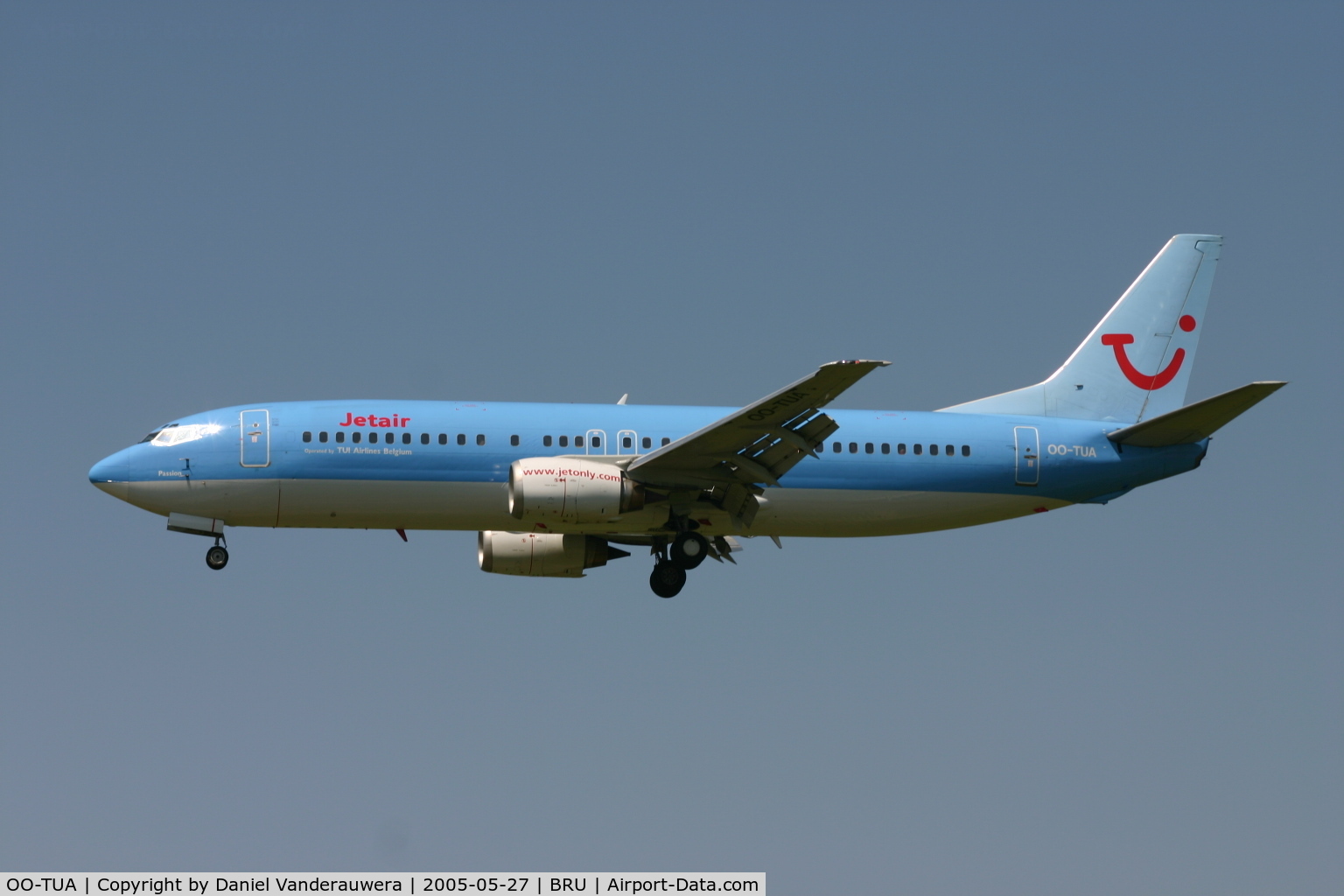 OO-TUA, 1989 Boeing 737-4K5 C/N 24127, a blue bird in a blue sky short to land on RNW 25L