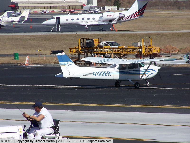 N109ER, 1985 Cessna 172P C/N 172-76480, Taxing to 20R