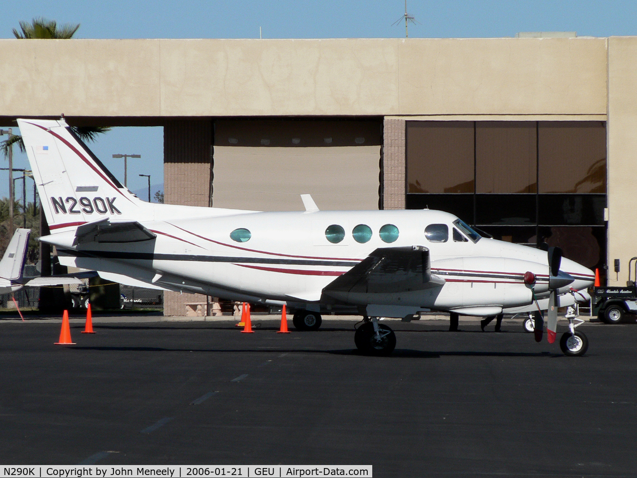 N290K, 1980 Beech E-90 King Air C/N LW-337, On the ramp at Glendale