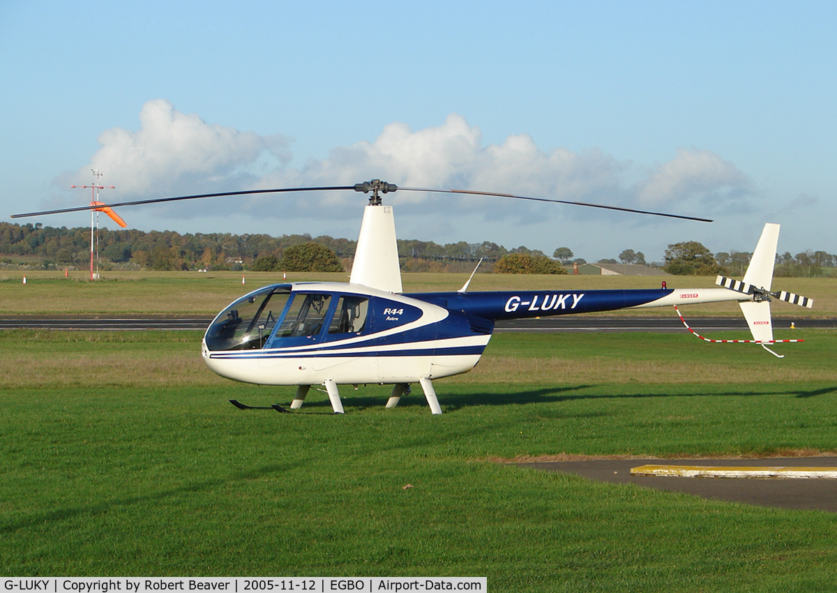 G-LUKY, 1997 Robinson R44 Astro C/N 0357, Robinson R-44 (Halfpenny Green)