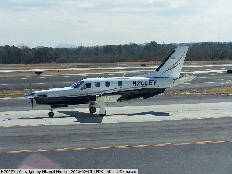 N700EV, 2004 Socata TBM-700 C/N 287, Taxing back from flight