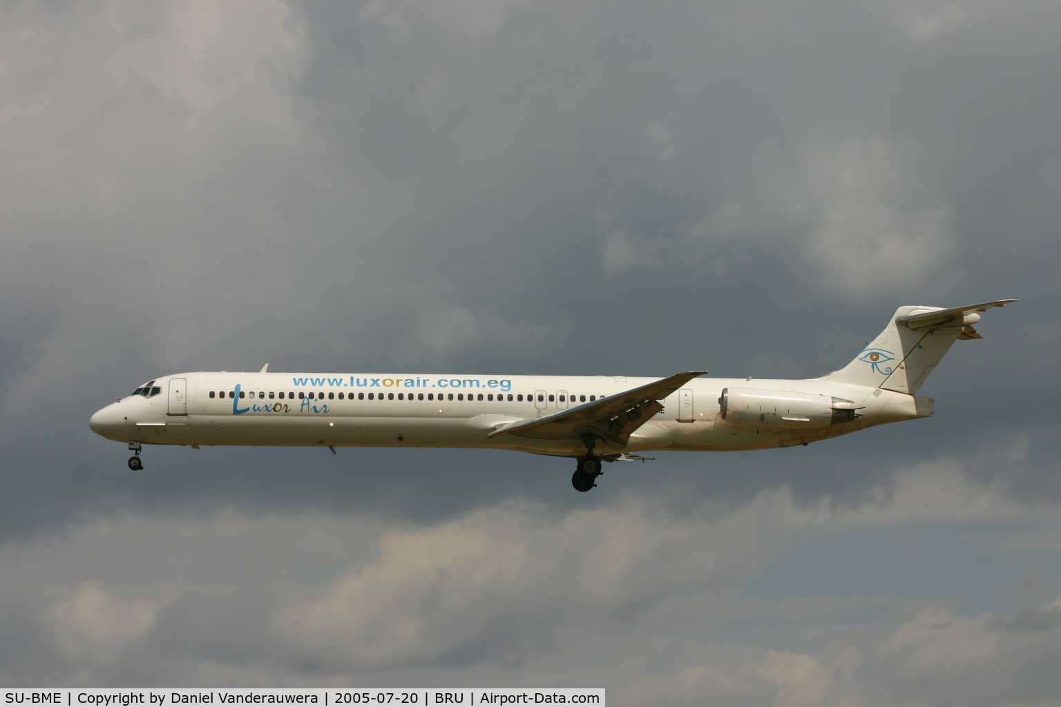 SU-BME, 1989 McDonnell Douglas MD-83 (DC-9-83) C/N 49628, short to land on rnw 25L