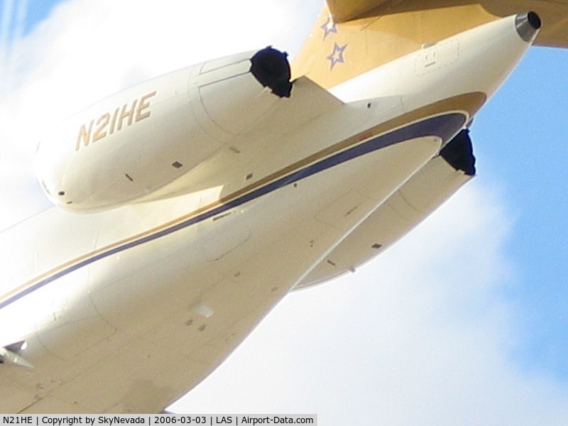 N21HE, 2004 Dassault Falcon 2000EX C/N 46, Harrah's / 2004 Dassault FALCON 2000EX / I was trying to get a super close-up and my aim was a little off.